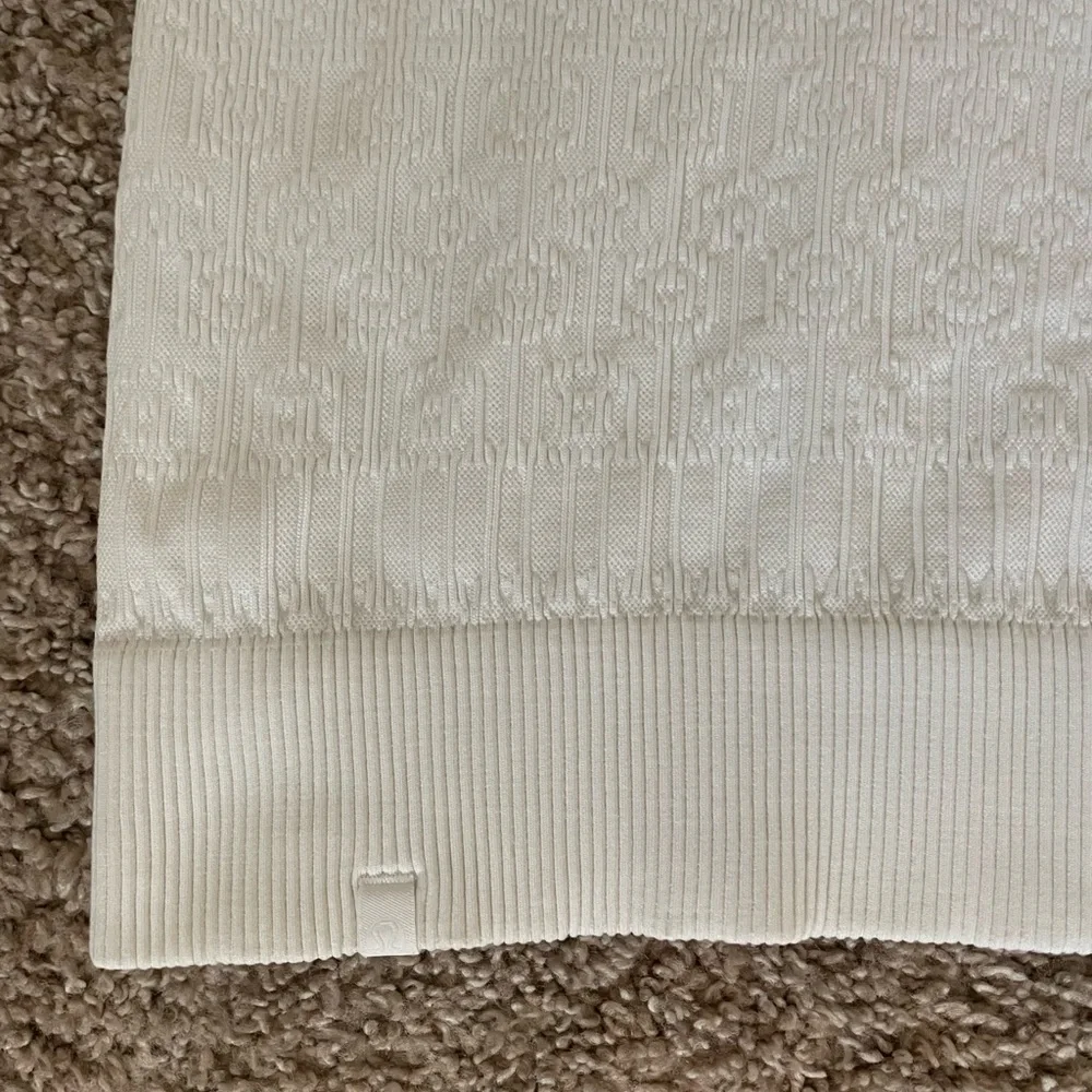 lululemon restful short sleeve size 6 - Picture 6 of 6